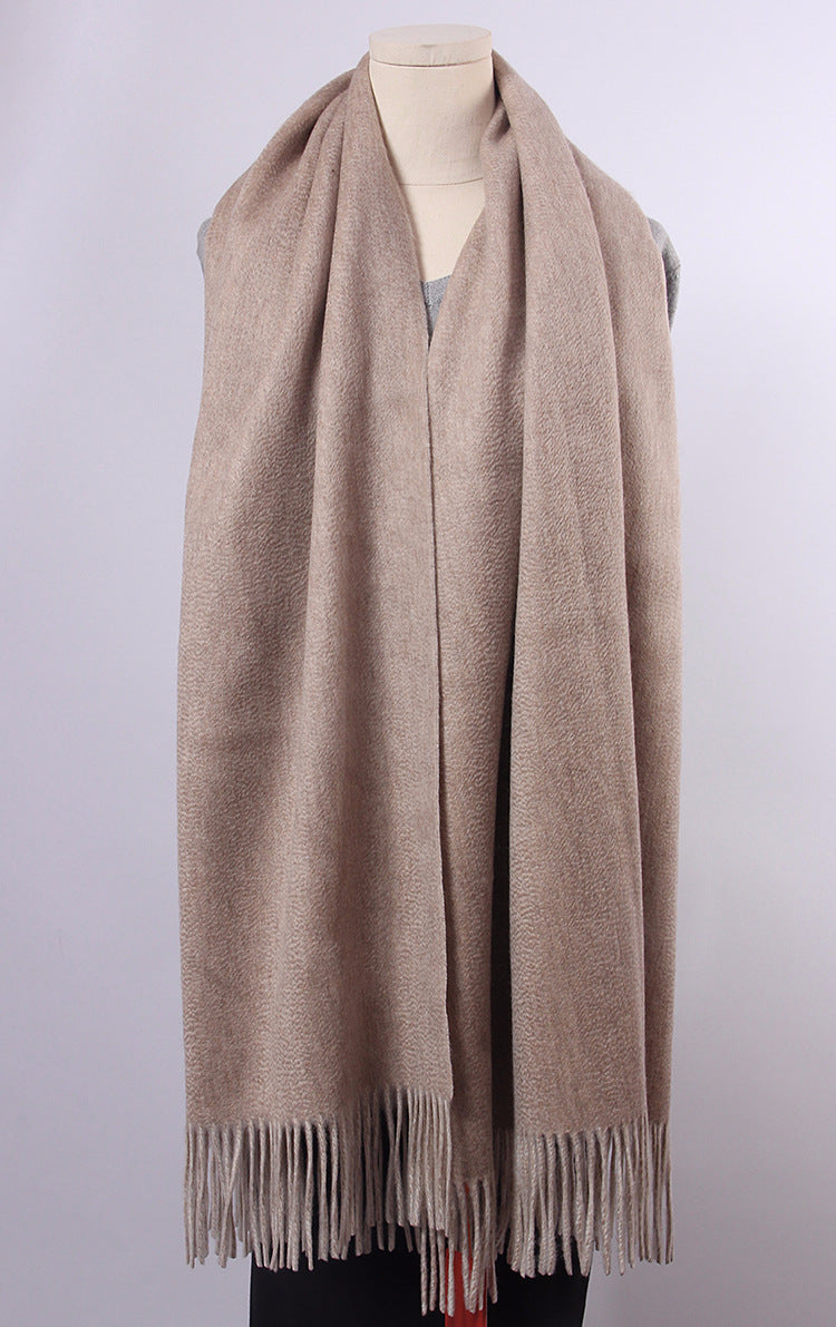 Cocoa and Beigh Colour- Double Sided Shawl-100% Cashmere-190cmx70cm-Sophisticated Plain Weave Craftsmanship
Expertly constructed using the plain weave technique, this shawl offers a flawless and resilient structure. Its smooth finish and refined aesthetic make it an essential addition to any luxury wardrobe.